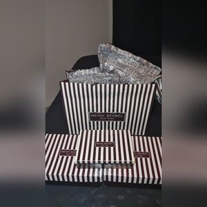 Henri bendel gift boxes